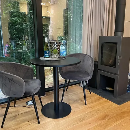 Telise Tinyone Is A Modern Forest With A Cozy Hot Tub Voola