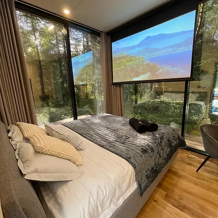 Telise Tinyone Is A Modern Forest With A Cozy Hot Tub Holiday home