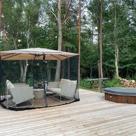 Telise Tinyone Is A Modern Forest With A Cozy Hot Tub Holiday home *