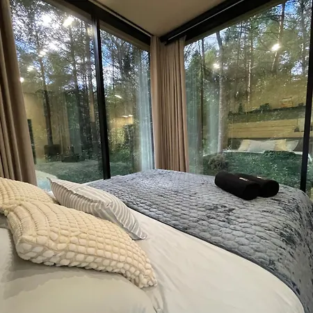 Telise Tinyone Is A Modern Forest With A Cozy Hot Tub * Voola