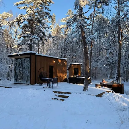 Prázdninový dům Telise Tinyone - Modern Forest Escape With Private Hot Tub Voola