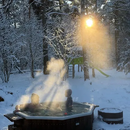 Telise Tinyone - Modern Forest Escape With Private Hot Tub Voola