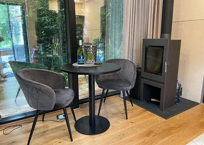 Telise Tinyone - Modern Forest Escape With Private Hot Tub Voola